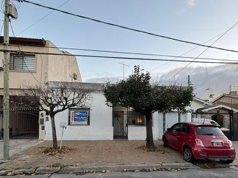 Casa en Lote Propio con Cochera en Ramos Mejia