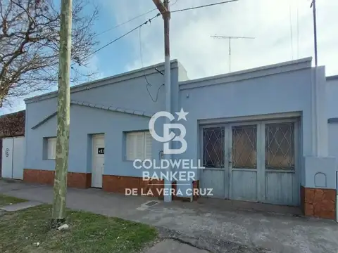 Terreno de gran dimension con construccion a refaccionar/demoler en venta en San Carlos Centro