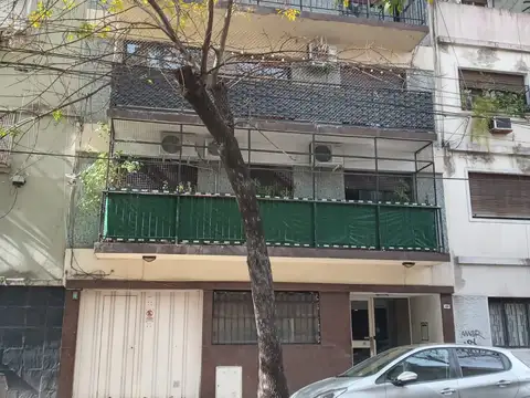 COCHERA CUBIERTA EN VENTA PARQUE CENTENARIO. PLANTA NIVEL.-