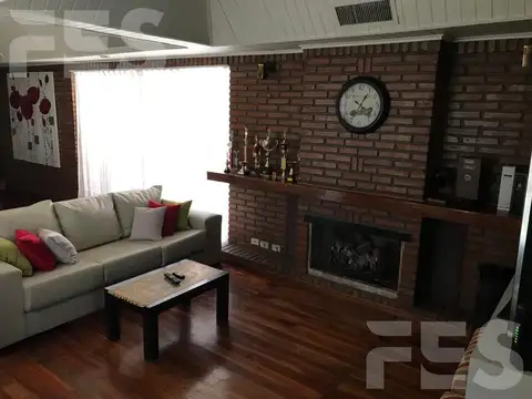 Casa 6 ambientes con 3 baños