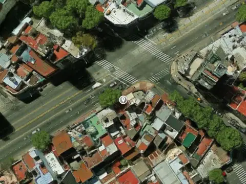 Avenida Juan Bautista Justo e/ Mercedes y Gualeguaychú