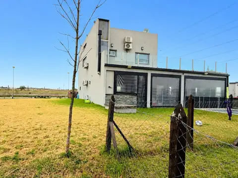 Casa en Venta con 3 cocheras