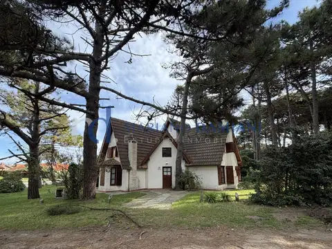 Casa 3 Dormitorios en Venta en Pinamar Zona Lasalle