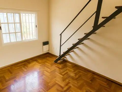 Depto Tipo Casa en Venta con 1 cocheras