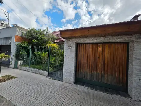 Casa en lote 8,66x33 patio terraza quincho y garage