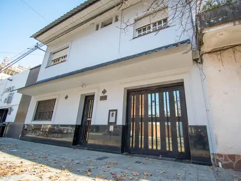 VENTA - CASA CUATRO DORMITORIOS CON PATIO, TERRAZA, PARRILLERO Y COCHERA - ECHESORTU