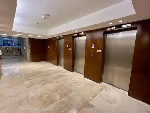 Oficina en Alquiler con 1 cochera