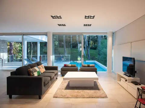 Casa 5 ambientes con 6 baños