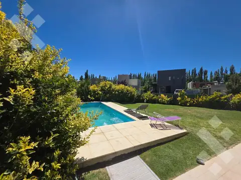 VENTA, casa 3 dormitorios con pileta, Bº Finca Villa  Muluen- PLOTTIER