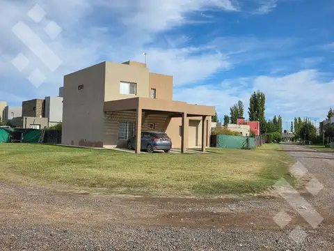 Casa en Venta en Plottier, USD 280.000