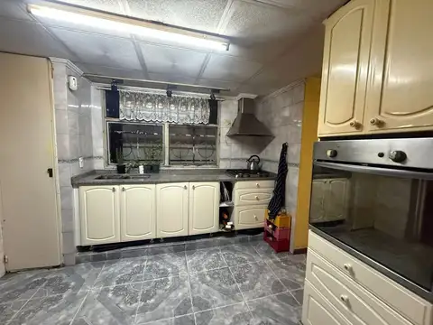 Casa en Venta con 4 cocheras