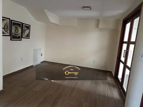 Depto Tipo Casa en Alquiler con 2 cocheras