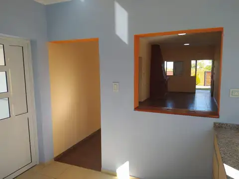 Casa 7 ambientes con 1 baño