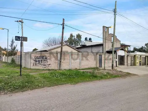 522 y 165 VIVIENDA MAS SALON LOTE 800m2 EN VENTA LA PLATA
