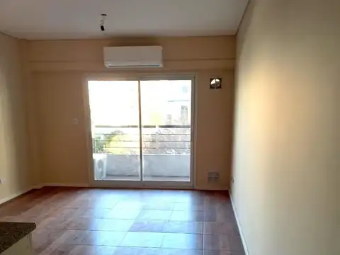 Muy luminoso monoambiente con Balcón,