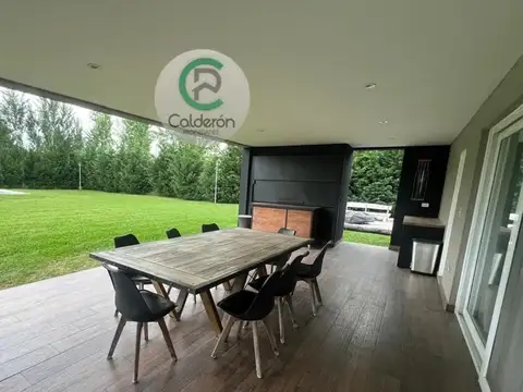 Casa en Alquiler con 8 cocheras