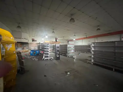 Local en Venta en Villa Dominico, USD 1.600.000