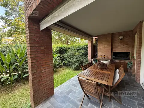 Departamento 2 ambientes en condominio con jardín propio en San Isidro