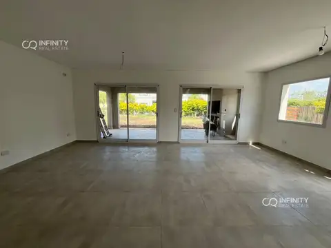 Casa 4 ambientes con 2 baños
