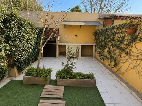 Depto Tipo Casa 3 ambientes con 2 baños