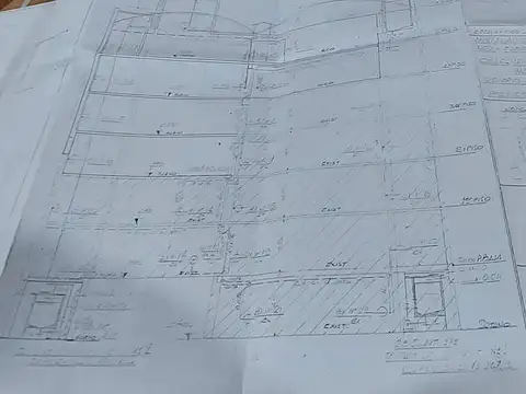 EDIFICIO INDUSTRIAL / COMERCIAL / DEPÓSITO DE 6.600 M2 EN ALMAGRO SUR