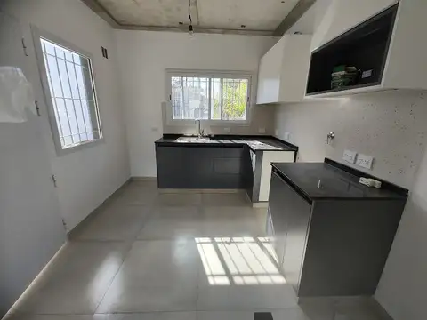 Casa 3 ambientes con 1 baño