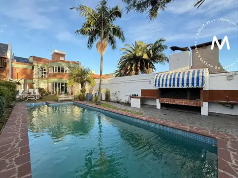 APTO CRÉDITO - Casa en venta de 5 ambientes con cochera, quincho Y piscina - Villa Ballester