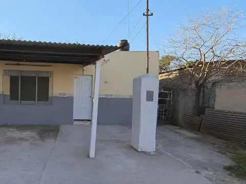 Venta Casa 2 Dormitorios y Patio - Santo Tomé