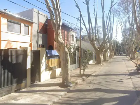 Miguel de Azcuénaga e/ Hipólito Yrigoyen y arenales