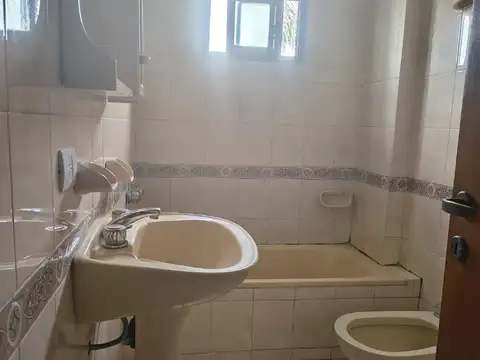 Departamento 2 amb. con patio. Buena Ubicación Hurlingham