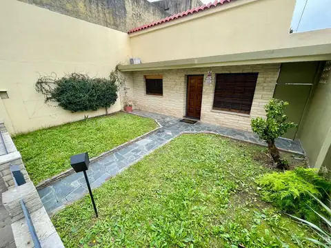 Casa en Alquiler con 1 cochera