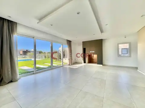 Casa en Venta con 6 cocheras