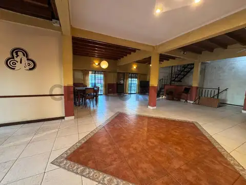 Venta depto 3 ambientes con local y galpón/ cochera Hurlingham