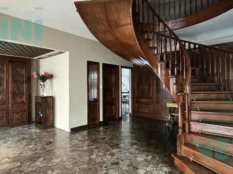 Casa en Venta con 4 cocheras