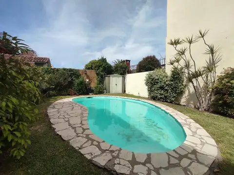 Casa en Alquiler con 1 cochera