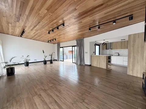 Casa en Alquiler con 1 cochera