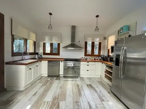 Casa 5 ambientes con 3 baños