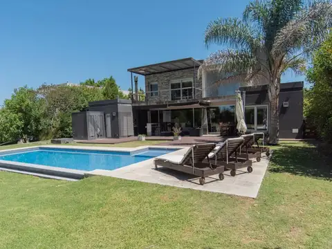 VENTA-CASA-5 AMBIEN-BARRIO SANTA ANA-APTO CRÉDITO