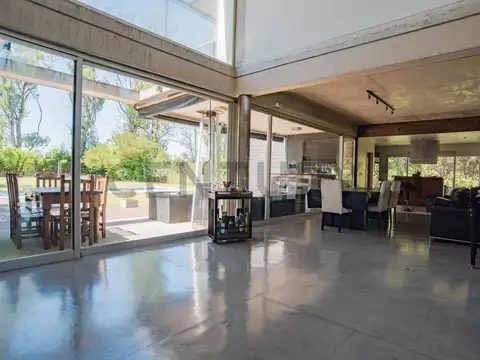 Casa 5 ambientes con 3 baños