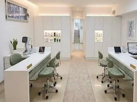 Oficina 12 ambientes con 3 baños