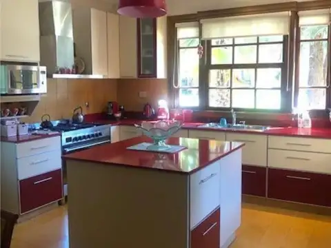 Casa en Alquiler Temporal con 2 cocheras