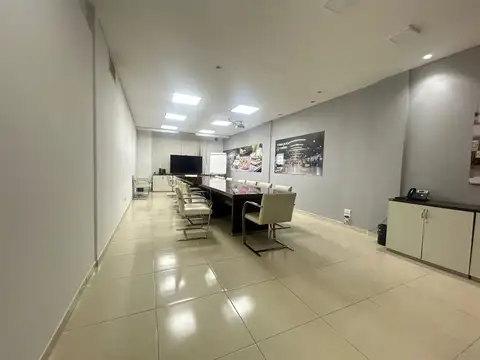 Oficina en Venta con 8 cocheras