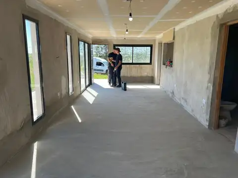 Casa en Alquiler con 1 cochera