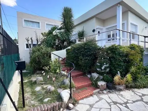 VENTA de propiedad con casa, oficina y 3 dptos.