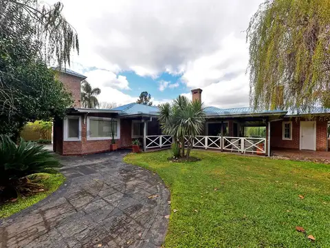 VENTA CASA QUINTA 5 AMBIENTES CON PILETA GALERIA PARRILLA COCHERA EN TRISTAN SUAREZ
