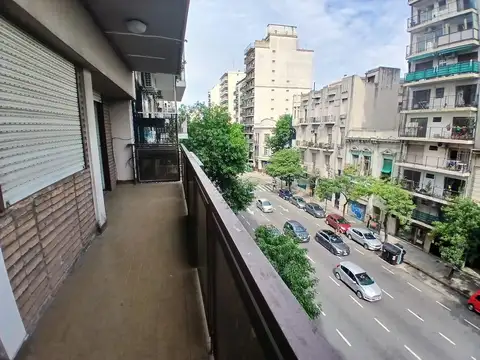 3 ambientes con dependencia frente balcón!