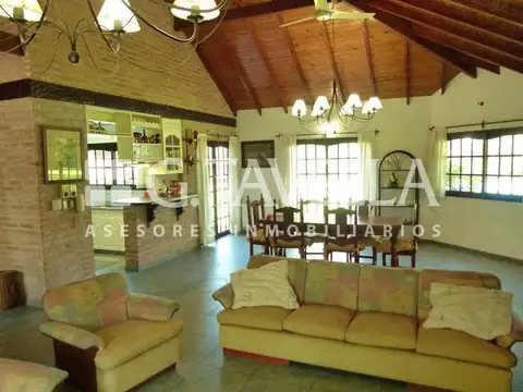 Casa 5 ambientes con 2 baños