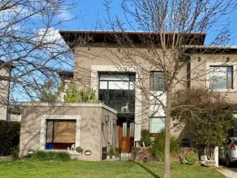 Lagos del Norte. Don Torcuato, Tigre- Excel. Casa al Agua