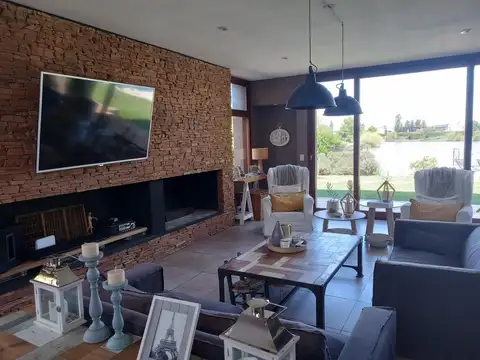Lagos del Norte. Don Torcuato, Tigre- Excel. Casa al Agua