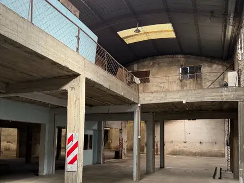 Local en Alquiler en Azcuenaga, $ 2.800.000